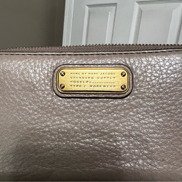 Marc Jacobs Wallet - Picture 2 of 3